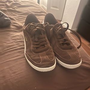brown puma sneakers